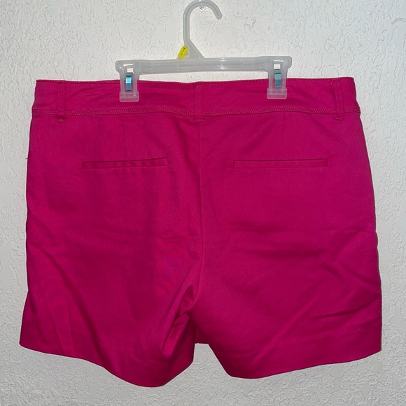 The Limited pink shorts w/ pockets (seams still in) - Picture 3 of 8